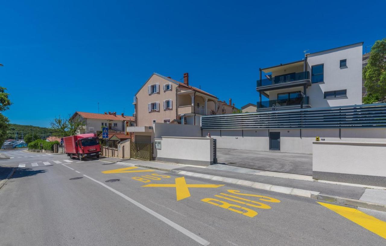 Modern Apartments With Shared Pool Near The Sea Pula Exterior photo