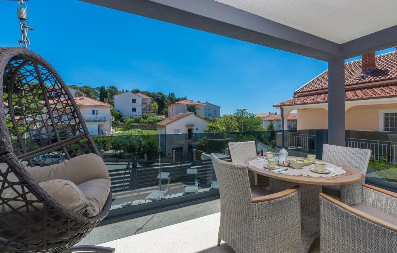 Modern Apartments With Shared Pool Near The Sea Pula Exterior photo